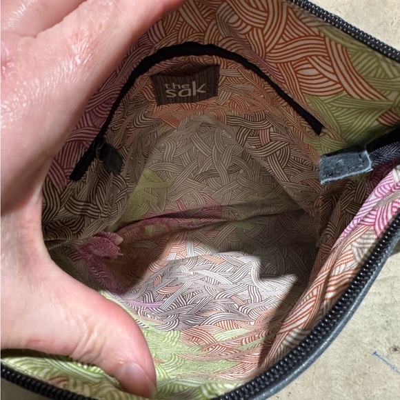 The Sak Black Leather Crossbody Shoulder Bag Purse Foldover Boho Hippy Slouchy - Picture 4 of 6